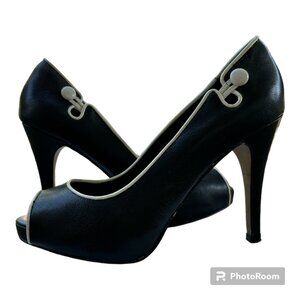 White House Black Market WHBM Black Platform Peep Toe Heels size 6
